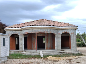 Photo de galerie - Pose de charpente et couverture avec arrondi bâti 