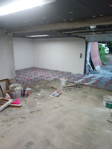 Photo de galerie - Carrelage et peinture dans un garage 
