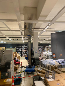 Photo de galerie - Sondage sur une planche en vue de déterminer sa capacité portante dans le cadre d’un projet d’installation de panneaux solaires.