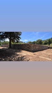 Photo de galerie - Enrochement en pierre de pompignan de 60m de long sue 2,6m de haut en moyenne 