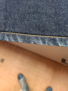 Photo de galerie - Raccourcir jean avec une façon originale ( couture originale et bas de jean )