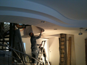 Photo de galerie - Réalisation d’un plafond Placo avec retombées courbe 