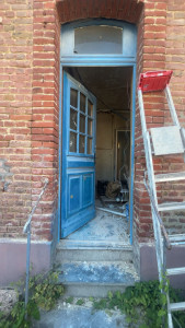 Photo de galerie - Rénovation d’une porte et mise en peinture