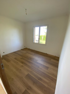 Photo de galerie - Pose de parquet dans une petite chambre de 12m2