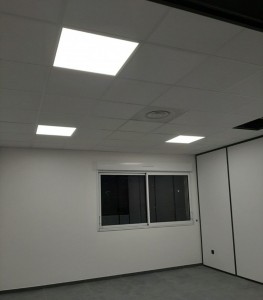 Photo de galerie - Installation de lumière LED au plafond 