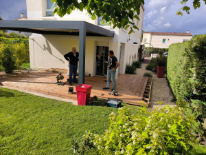 Photo de galerie - Création d'une terrasse en bois sur pied réglable 