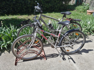 Photo de galerie - * Je loue 2 vélos pour adulte : 1 VTT et 1  VTC bitwin, ainsi qu'1 VTT Rockrider pour adolescent de 9 à 12 ans (135 à 150 cm). 