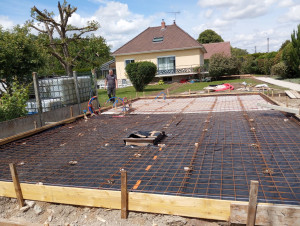 Photo de galerie - Terrassement ferrailler plus passage de per pour eau chaude et eau froide plus terrassement en béton 
