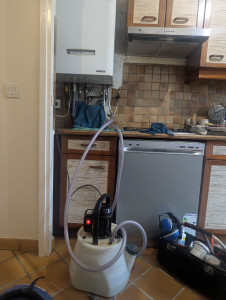 Photo de galerie - Détartrage chaudière FRISQUET 