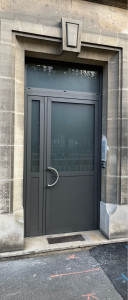Photo de galerie - Pose d’une porte d’entrée d’immeuble .
