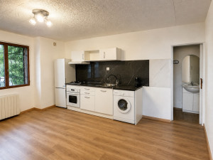 Photo de galerie - Pose petite cuisine et réalisation du sol 