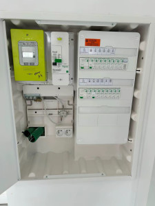 Photo de galerie - Installation complète d’un tableau électrique avec compteur Linky et protections électriques. Travail propre et soigné, réalisé dans le respect des normes en vigueur.
