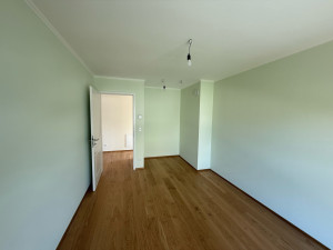 Photo de galerie - Pose parquet / peinture mural et plafond 