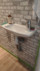 Photo de galerie - Lave-mains dans les toilettes 