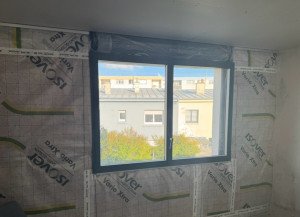 Photo de galerie - Pose d’une menuiserie aluminium, volet roulant et isolation Optima en fibre de bois 