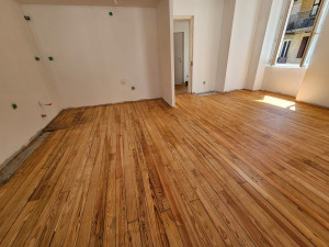Photo de galerie - Parquet massif, ponçage et vernissage.