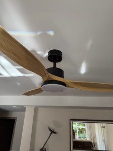 Photo de galerie - Installation ventilateur au plafond avec lumière