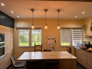 Photo de galerie - Pose de 3 suspentes au dessus d’un îlots de cuisine 