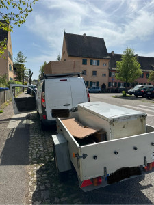 Photo de galerie - Kangoo chargé + la galerie de toit + la remorque egalement pour un enlèvement des encombrants ?