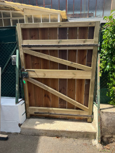 Photo de galerie - Fabrication d’un portillon de jardin sur mesure