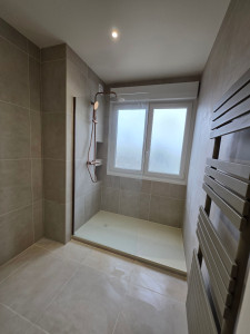 Photo de galerie - Salle de bain clé à main 