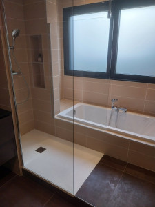Photo de galerie - Rénovation et aménagement de salle de bain que j'ai effectué ( Carrelage, Plomberie, Placo...) 