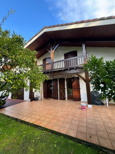 Photo de galerie - Rénovation boiseries extérieure, Lazure