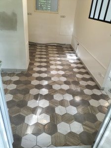 Photo de galerie - Pose de carrelage tomette ( après )