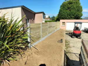 Photo de galerie - Fourniture et pose d'une clôture bois et béton.