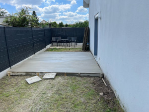 Photo de galerie - Dalle terrasse ainsi que clôture avec plaque de soubassement plus occultation 