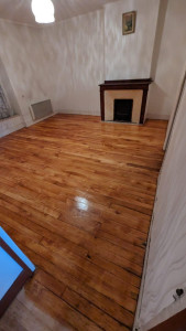 Photo de galerie - Ponçage, réparation et vitrification 2 couches sur parquet ancien.