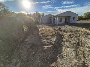 Photo de galerie - Terrassement  création de cour de maison et aller maison.  