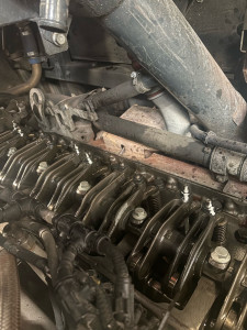 Photo de galerie - Réglage culbuteur sur un bus