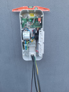 Photo de galerie - Pose et raccordement d'une borne de recharge Legrand