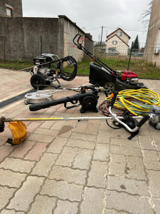 Photo de galerie - Matériels pour tonte /débroussaillage et nettoyage terrasse,cour,allée,patios 