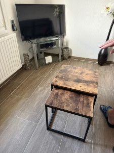 Photo de galerie - J’ai monté deux petites tables basses chez un fidèle client. je lui avait déjà monté un meuble TV. client très satisfait de ma prestation. nouveau look dans son salon ??