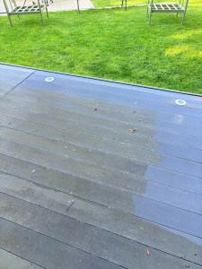 Photo de galerie - Nettoyage terrasse avant/après