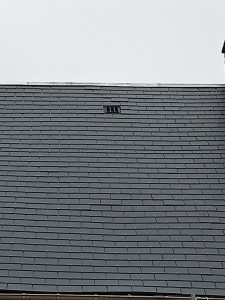 Photo de galerie - Couverture sur un toit de maison tout en ardoise