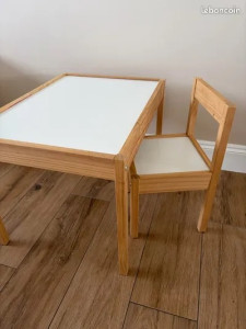 Photo de galerie - Table et chaise  ( meuble enfant)
