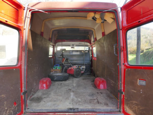 Photo de galerie - Grand camion utilitaire de 3,50 x 1,80 x 1,90 m pour vous aider à déplacer vos objets encombrants :)