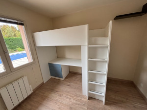 Photo de galerie - Montage d’un lit superposé IKEA avec son bureau et placard