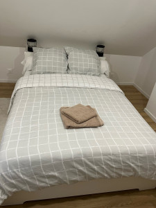 Photo de galerie - ✔ Linge frais ✔ Lit préparé avec soin ✔ Propreté irréprochable  Chaque détail compte pour offrir une expérience 5⭐.