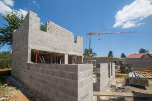 Photo de galerie - Carrelage, pose de parpaings , ouvriers de chantier, plomberie, électricité 