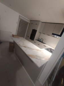 Photo de galerie - Pose de cuisine Ixina sur la photo y manque le carrelage qui sera réaliser prochainement
