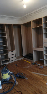 Photo de galerie -  & PLACARD SUR MESURE ✨  Optimisez votre espace avec un dressing pro. Montage propre, précis et rapide. 