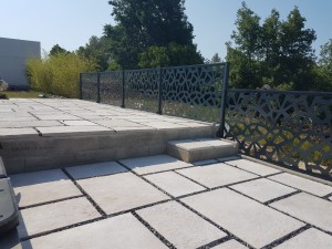 Photo de galerie - Création terrasse pavage et clôture 