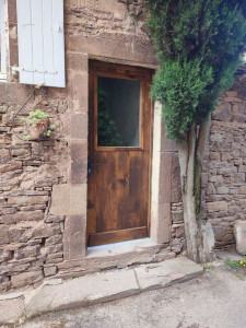 Photo de galerie - Fabrication et pose porte vitrée en vieux chêne, isolé avec fermeture 3 points.