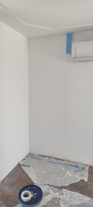 Photo de galerie - Travaux de peinture terminés : murs et finitions impeccables. Chantier propre et soigné.

