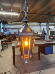 Photo de galerie - Conception et fabrication d’une lanterne en acier.