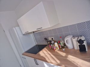 Photo de galerie - Nettoyage de la cuisine détartrage de bouilloire nettoyage des machines à café Nettoyage et des poussirrage placard, poubelle hautes de cuisine 